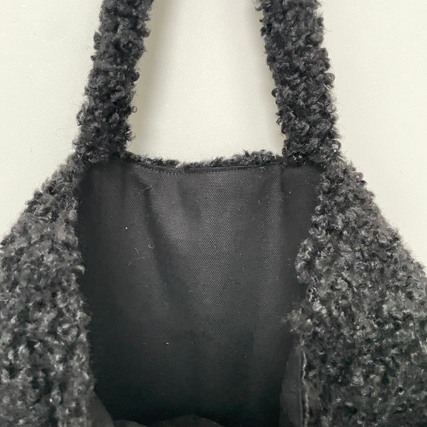 Mom bag fluffy zwart